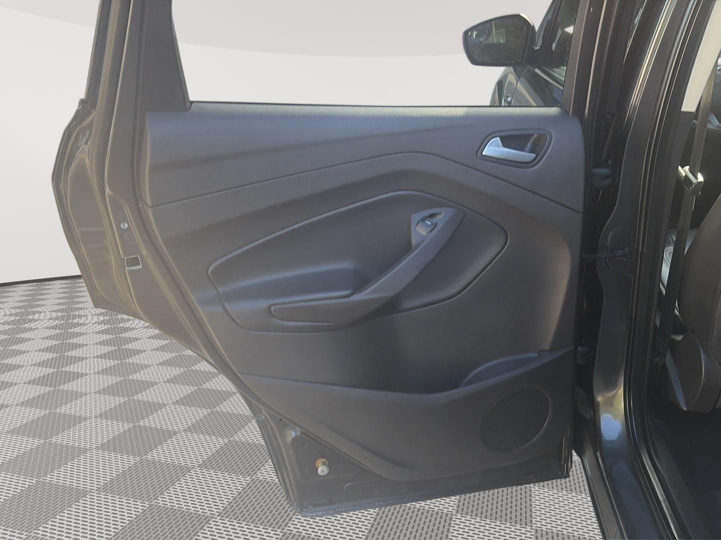 2018 Ford Escape photo 12 of 28