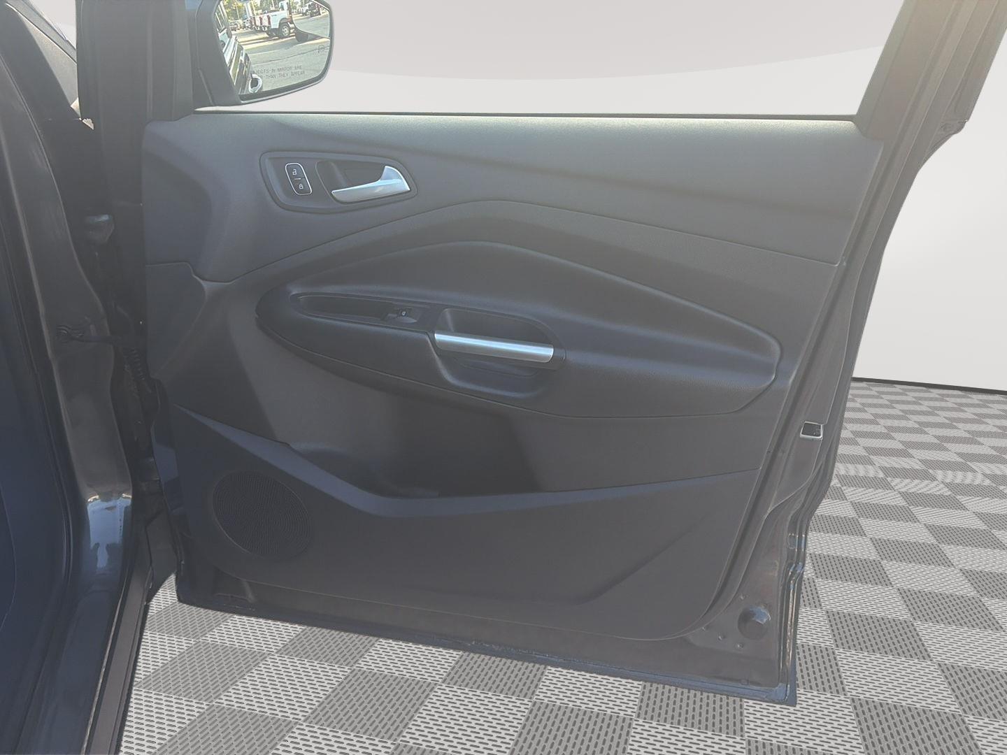 2018 Ford Escape photo 15 of 28