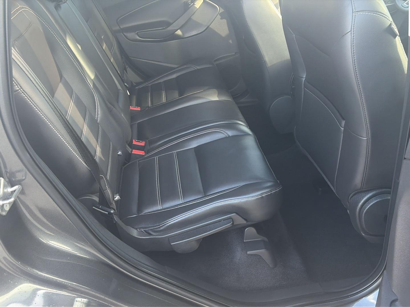 2018 Ford Escape photo 16 of 28