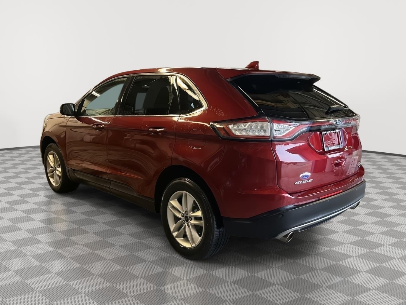 2017 Ford Edge photo 3 of 25