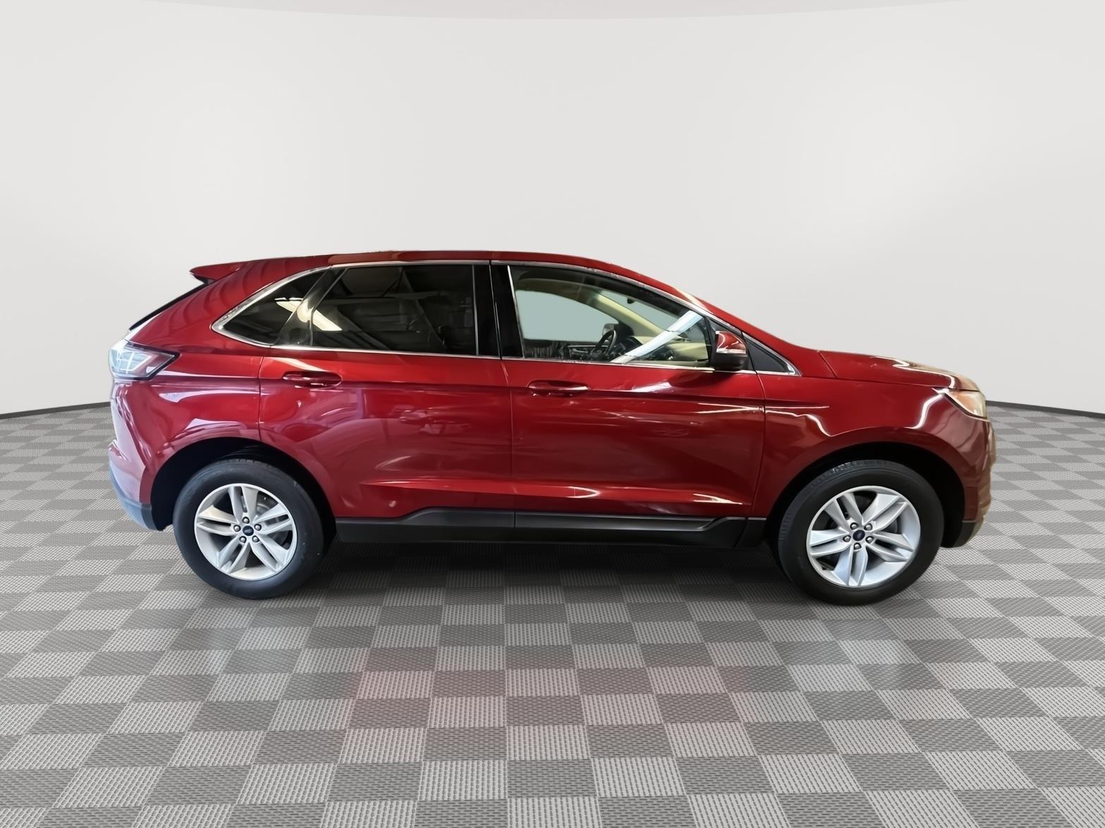 2017 Ford Edge photo 6 of 25