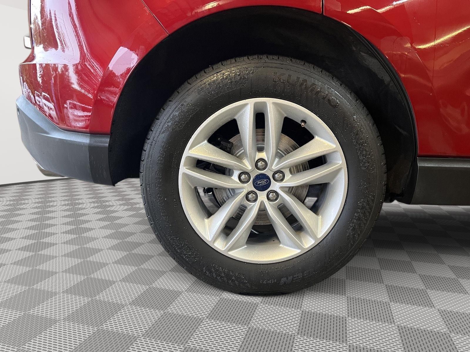 2017 Ford Edge photo 9 of 25