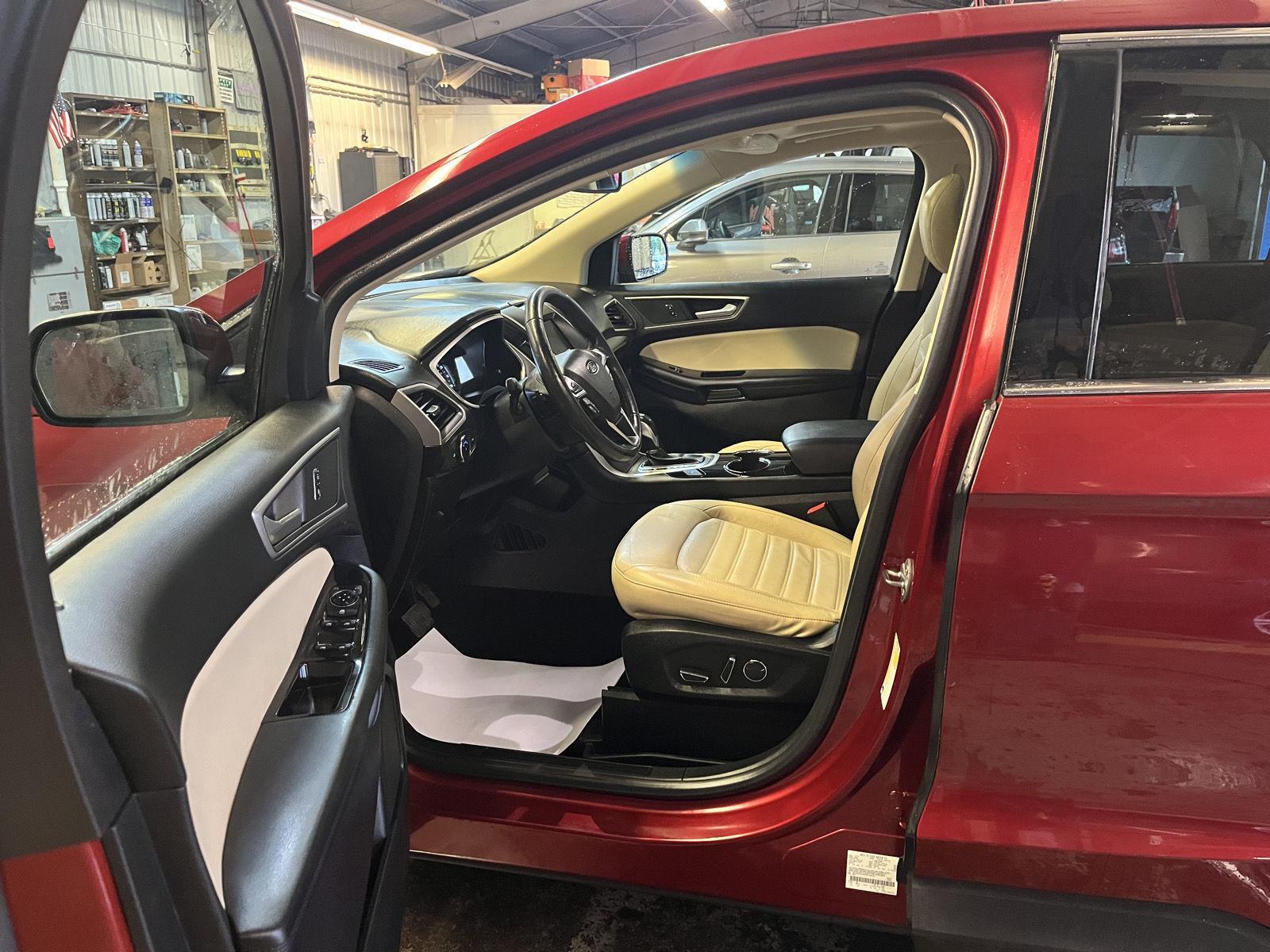 2017 Ford Edge photo 12 of 25