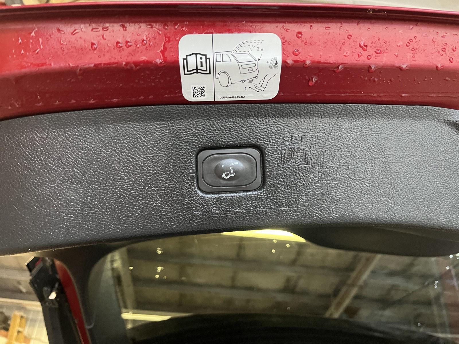 2017 Ford Edge photo 14 of 25
