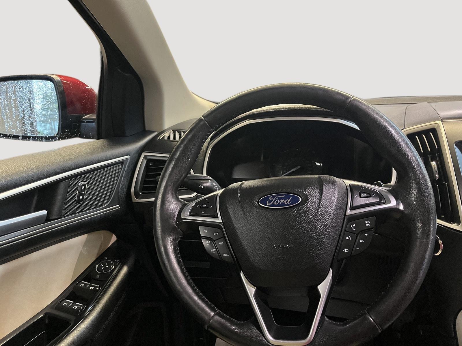 2017 Ford Edge photo 21 of 25