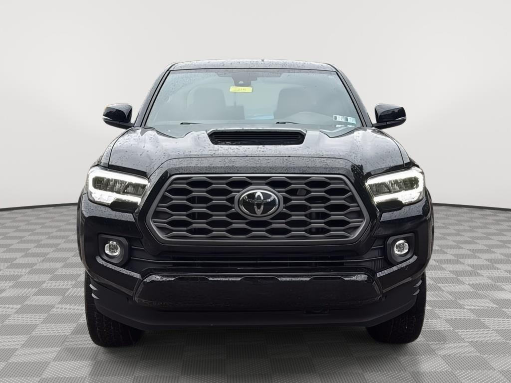 2022 Toyota Tacoma photo 2 of 26