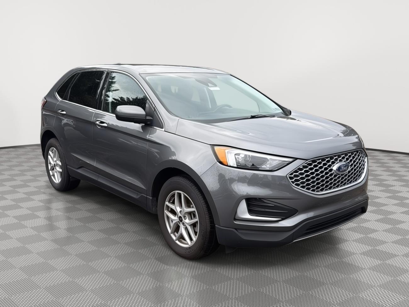 2024 Ford Edge photo 3 of 25