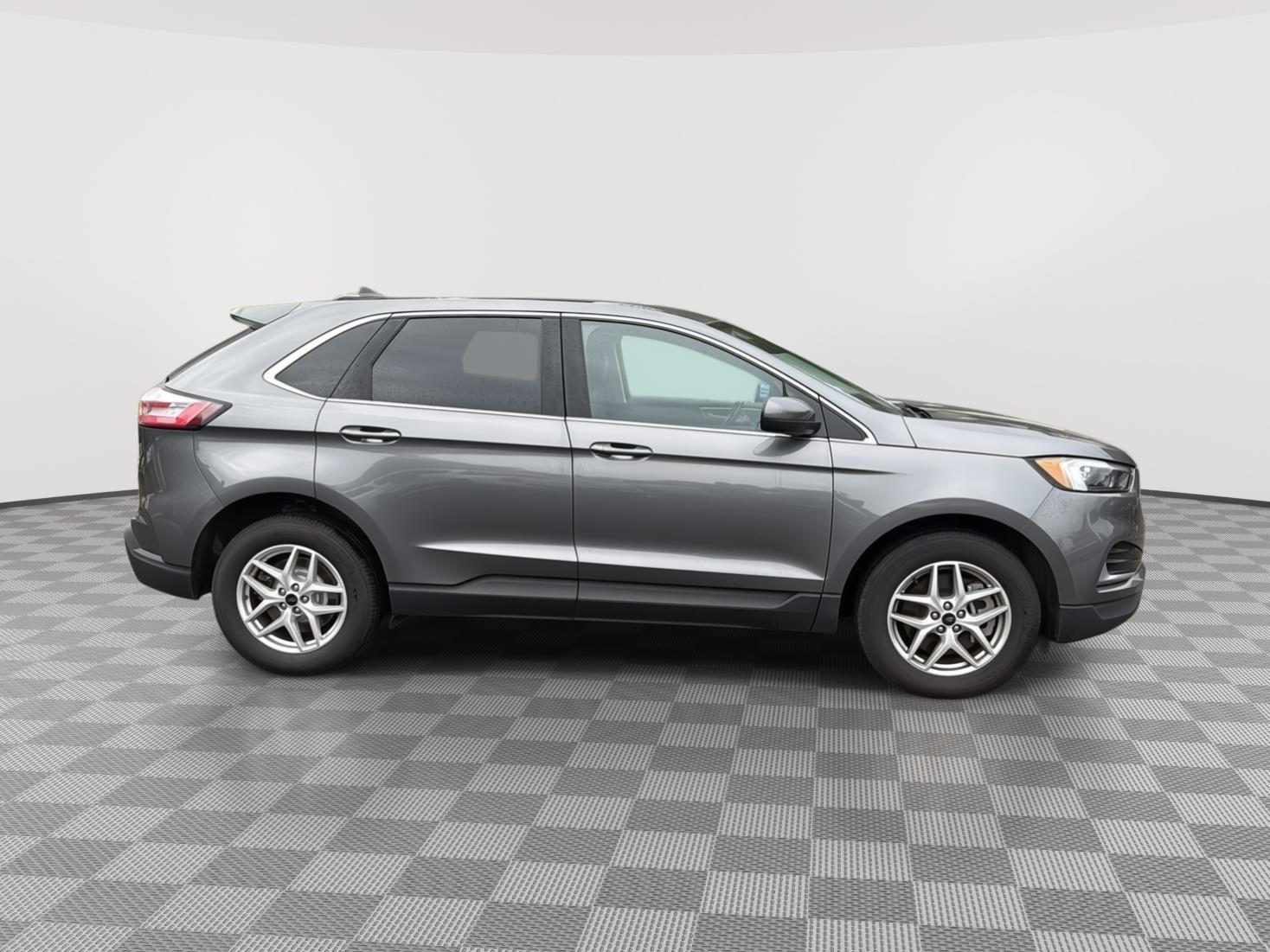2024 Ford Edge photo 4 of 25