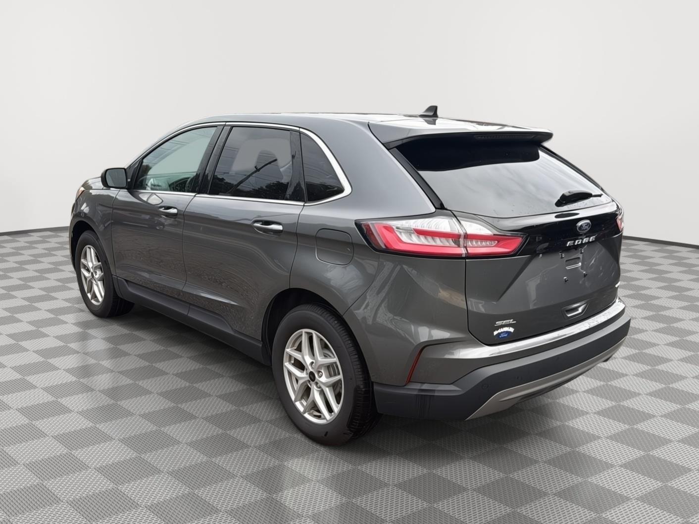 2024 Ford Edge photo 7 of 25