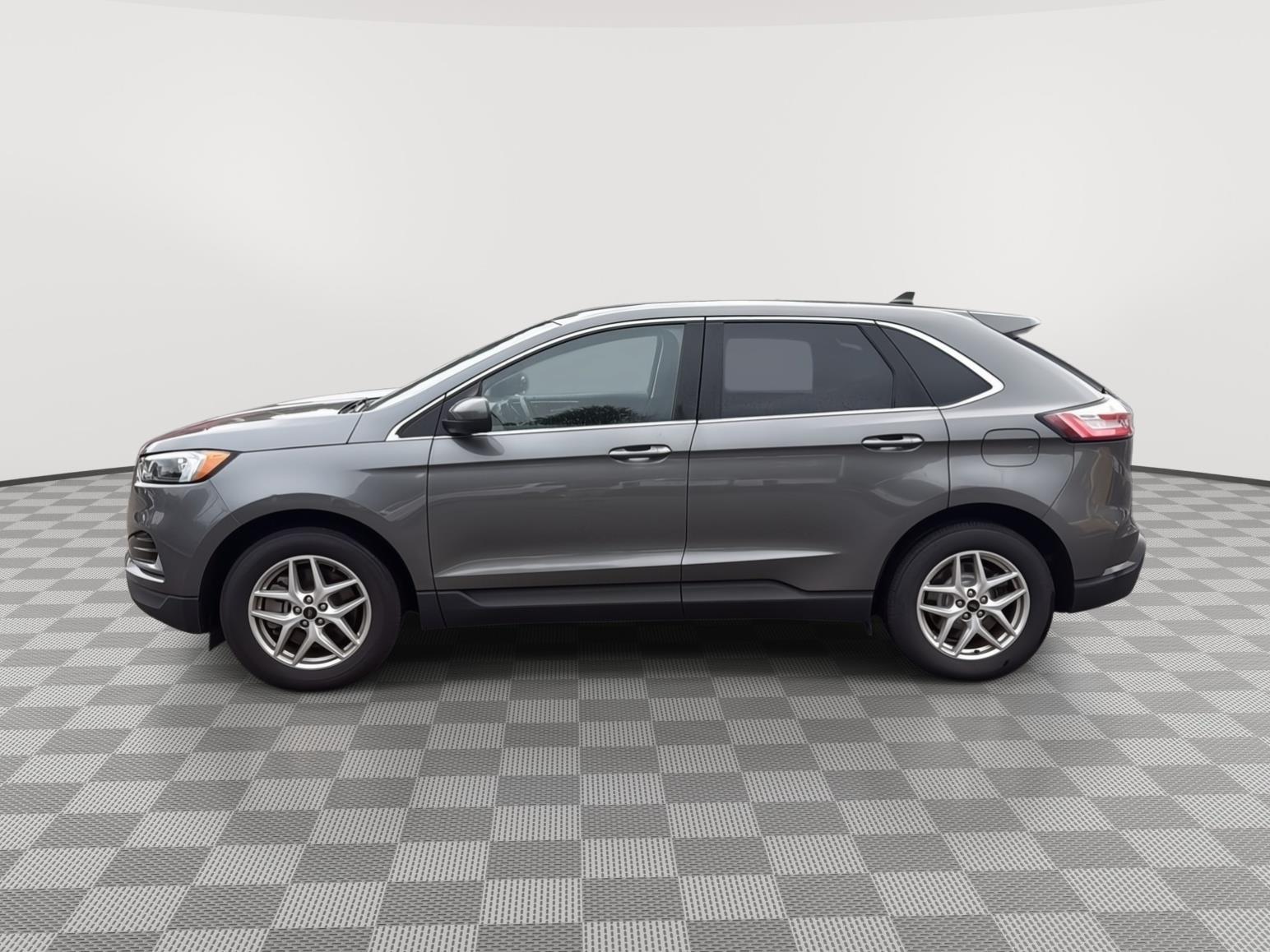 2024 Ford Edge photo 8 of 25