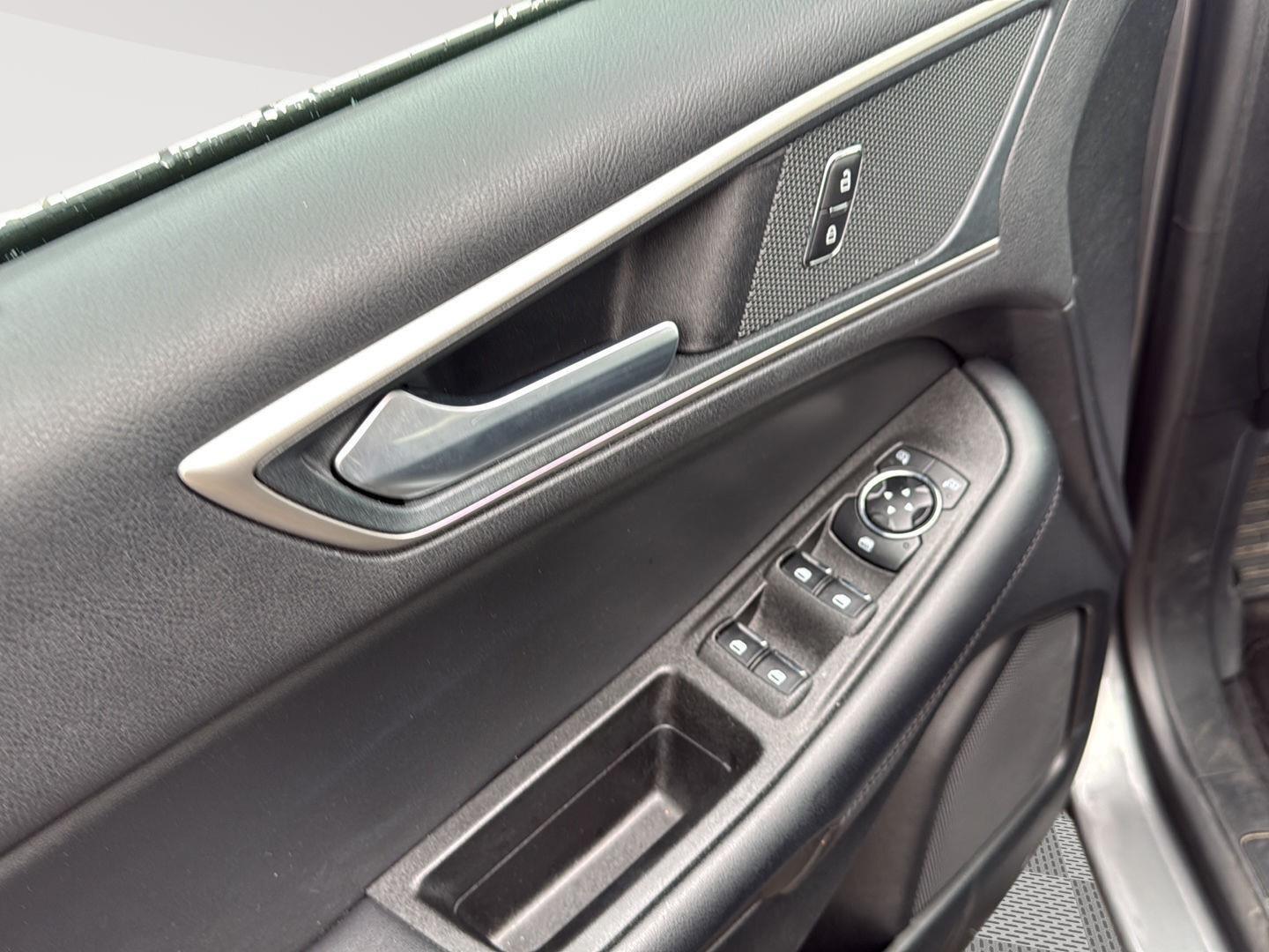 2024 Ford Edge photo 9 of 25