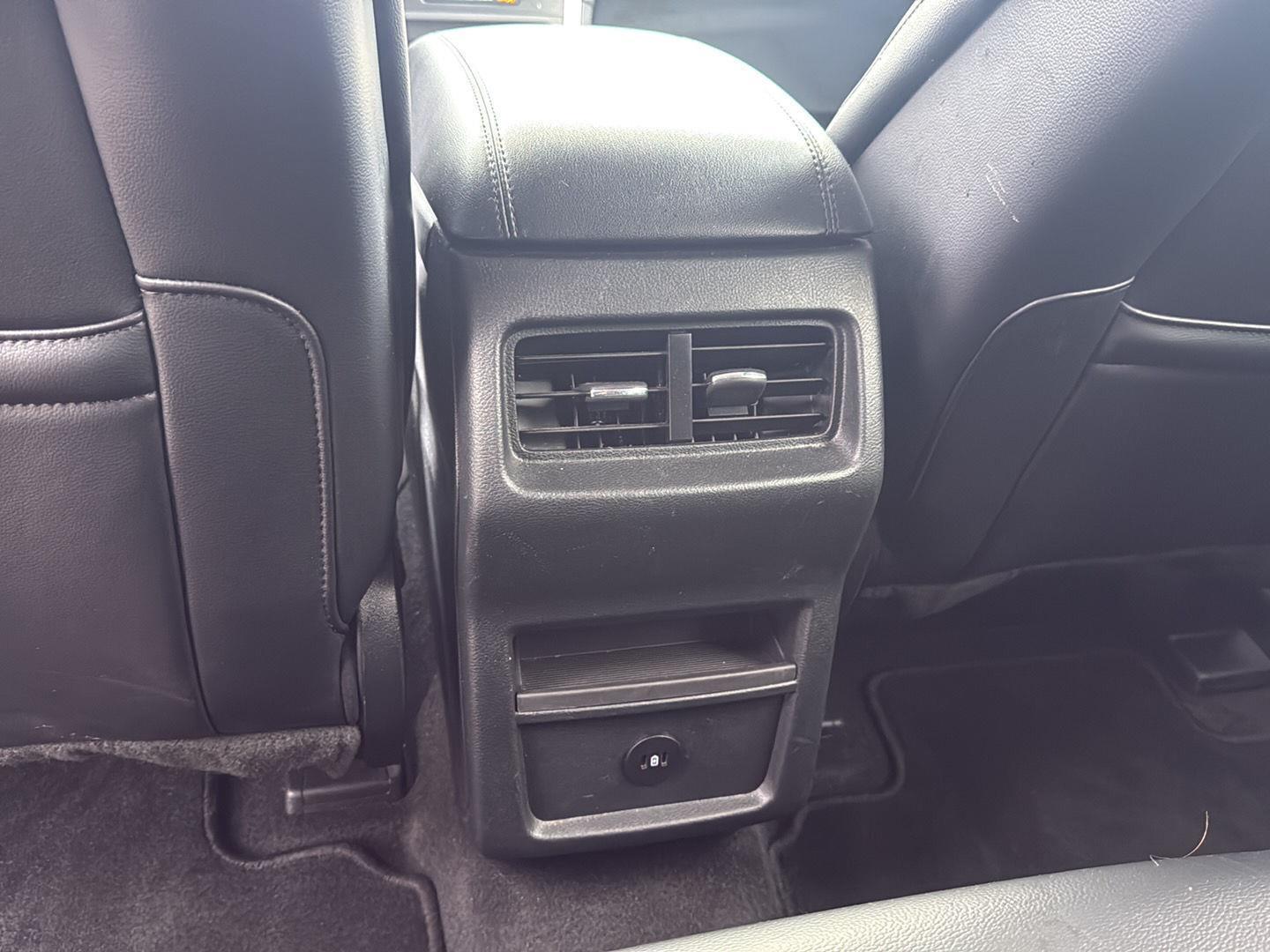 2024 Ford Edge photo 17 of 25
