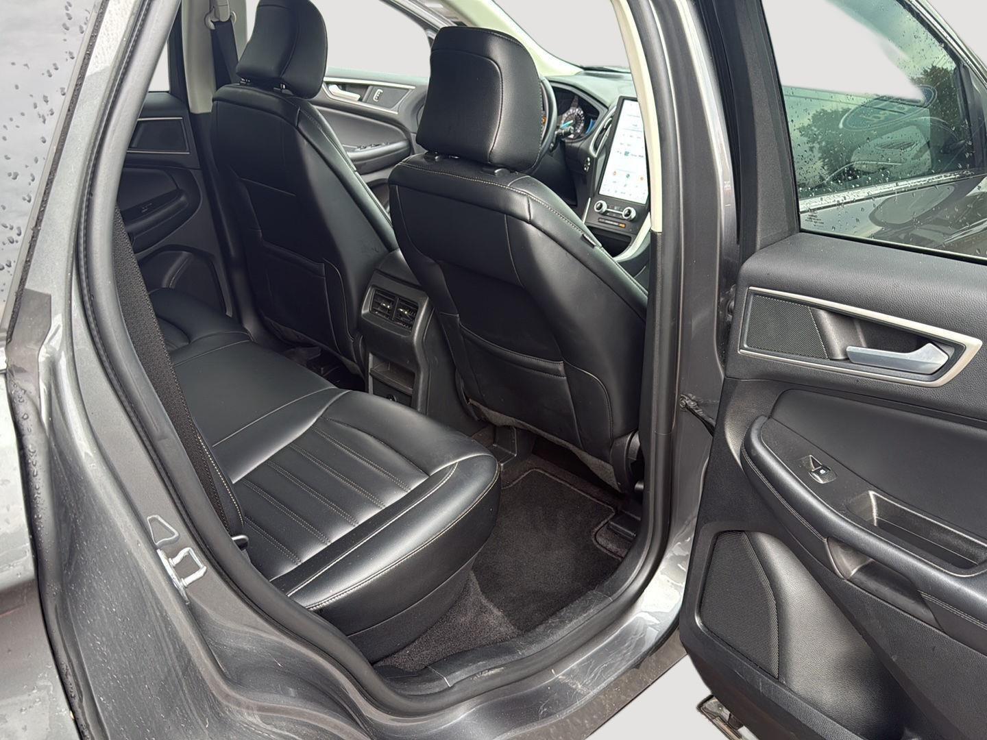 2024 Ford Edge photo 19 of 25