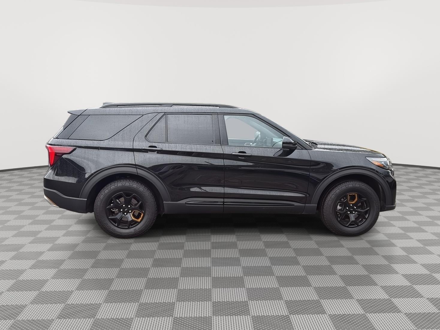 2026 Ford Explorer photo 4 of 25