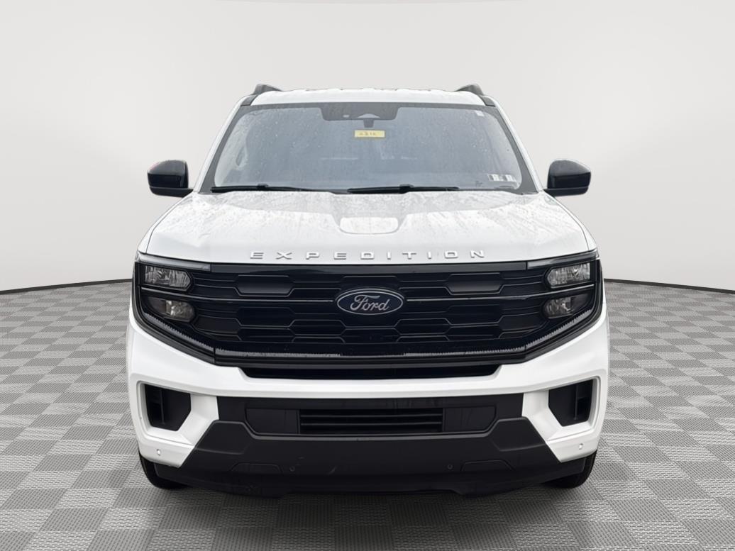 2025 Ford Expedition photo 2 of 26