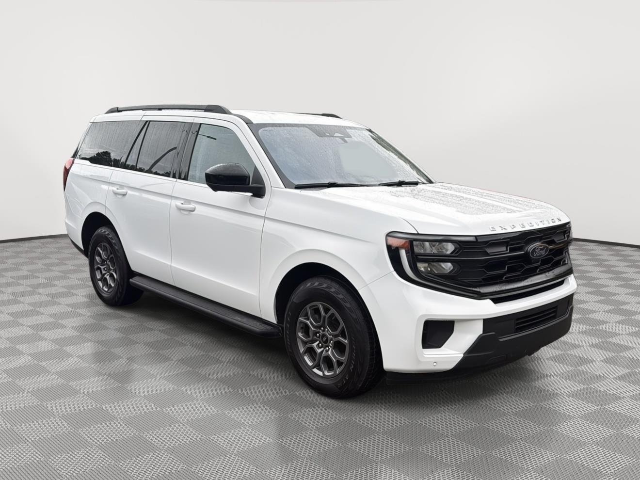 2025 Ford Expedition photo 3 of 26