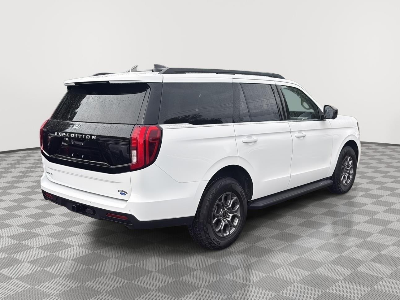 2025 Ford Expedition photo 5 of 26