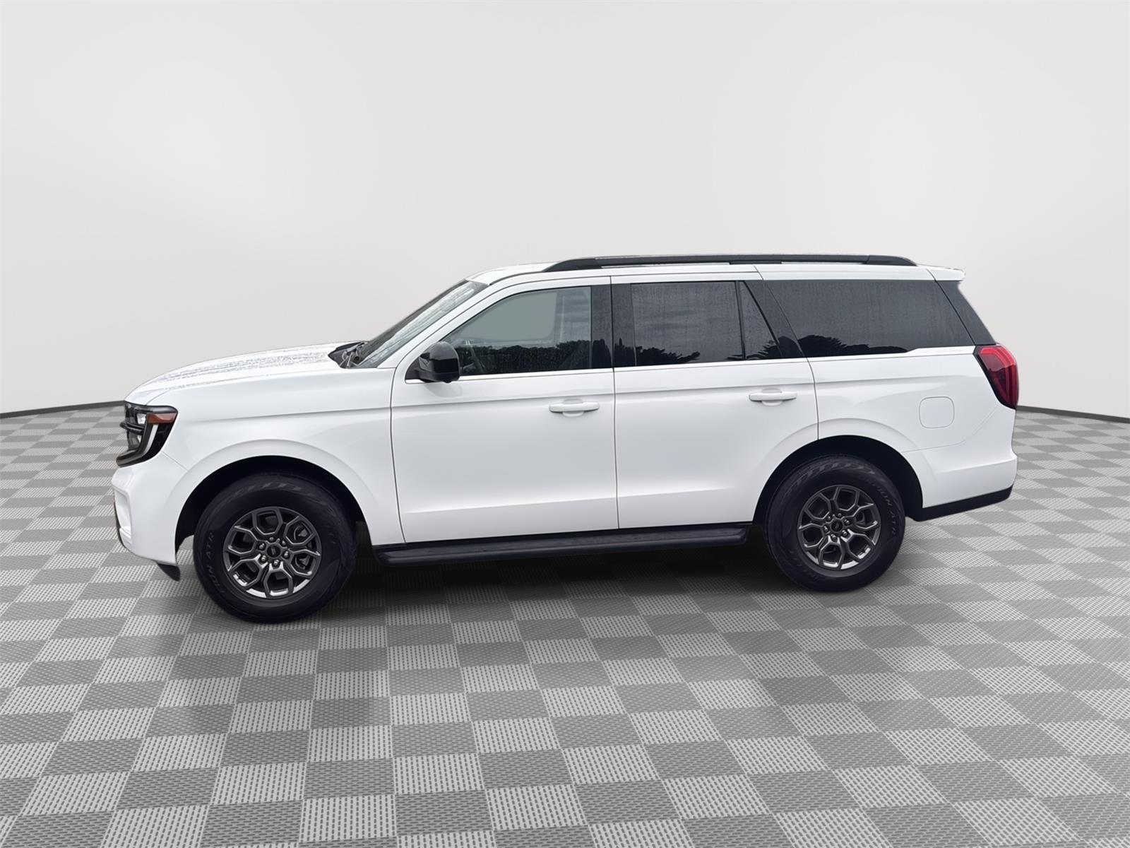 2025 Ford Expedition photo 8 of 26