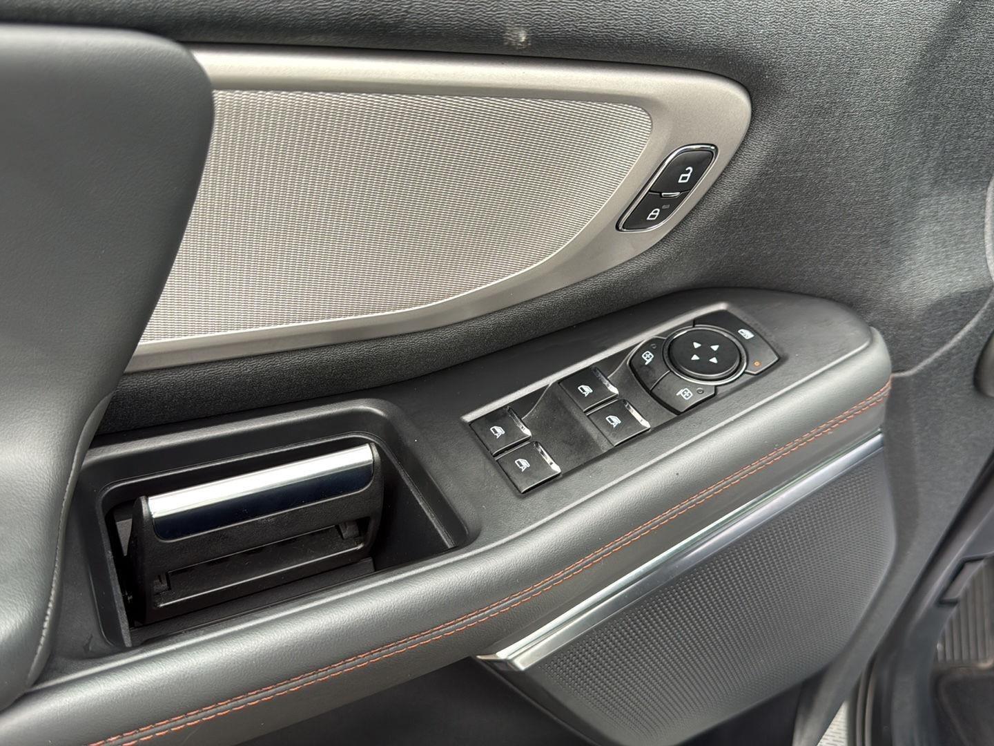 2025 Ford Expedition photo 11 of 26