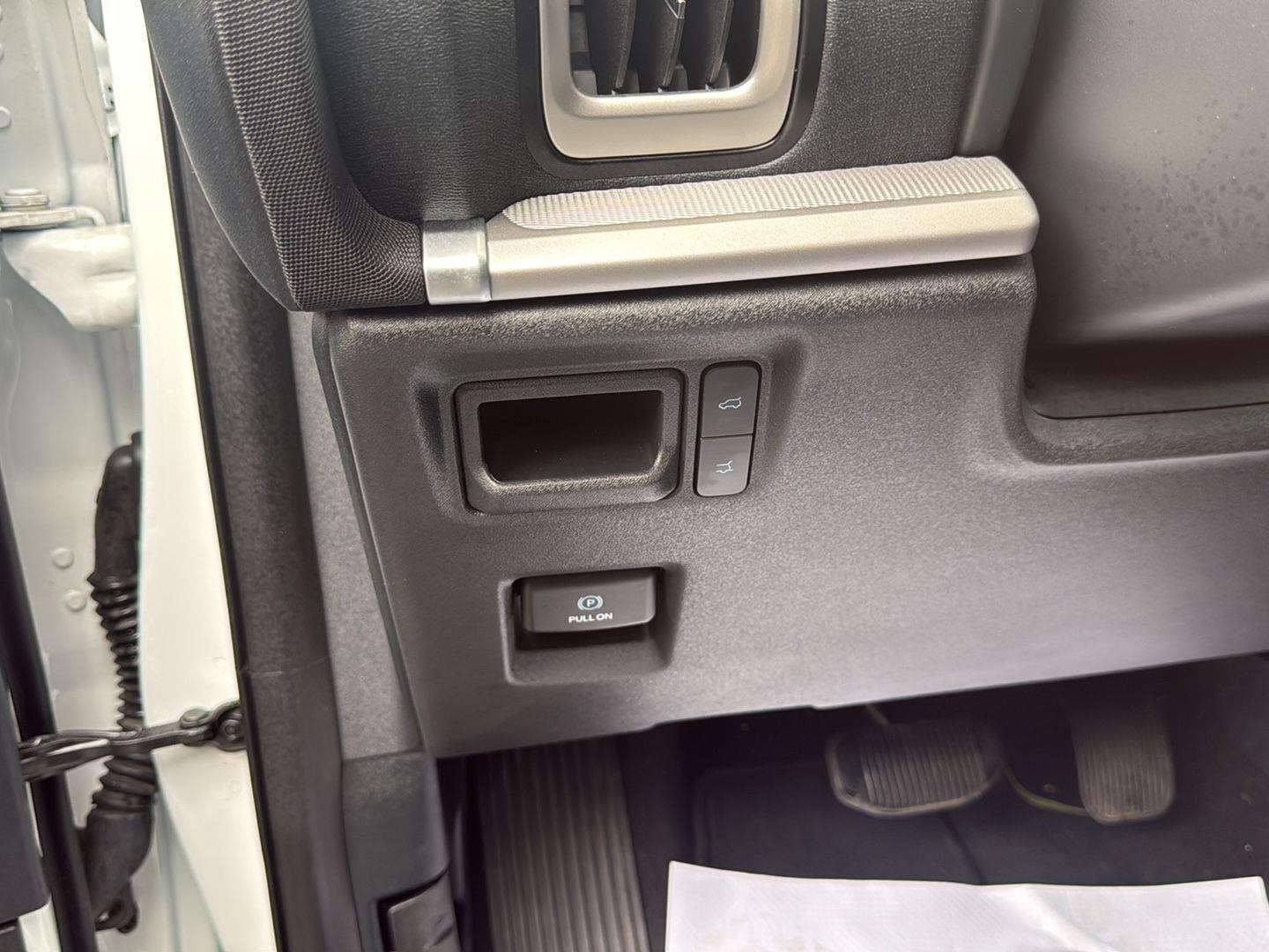 2025 Ford Expedition photo 12 of 26