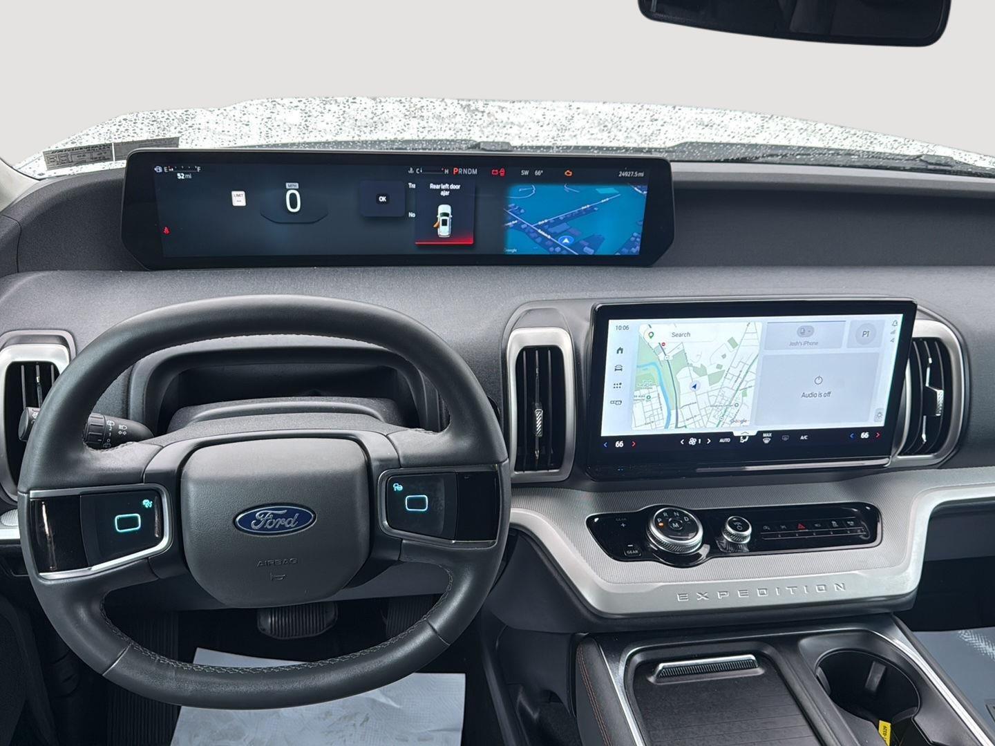 2025 Ford Expedition photo 13 of 26