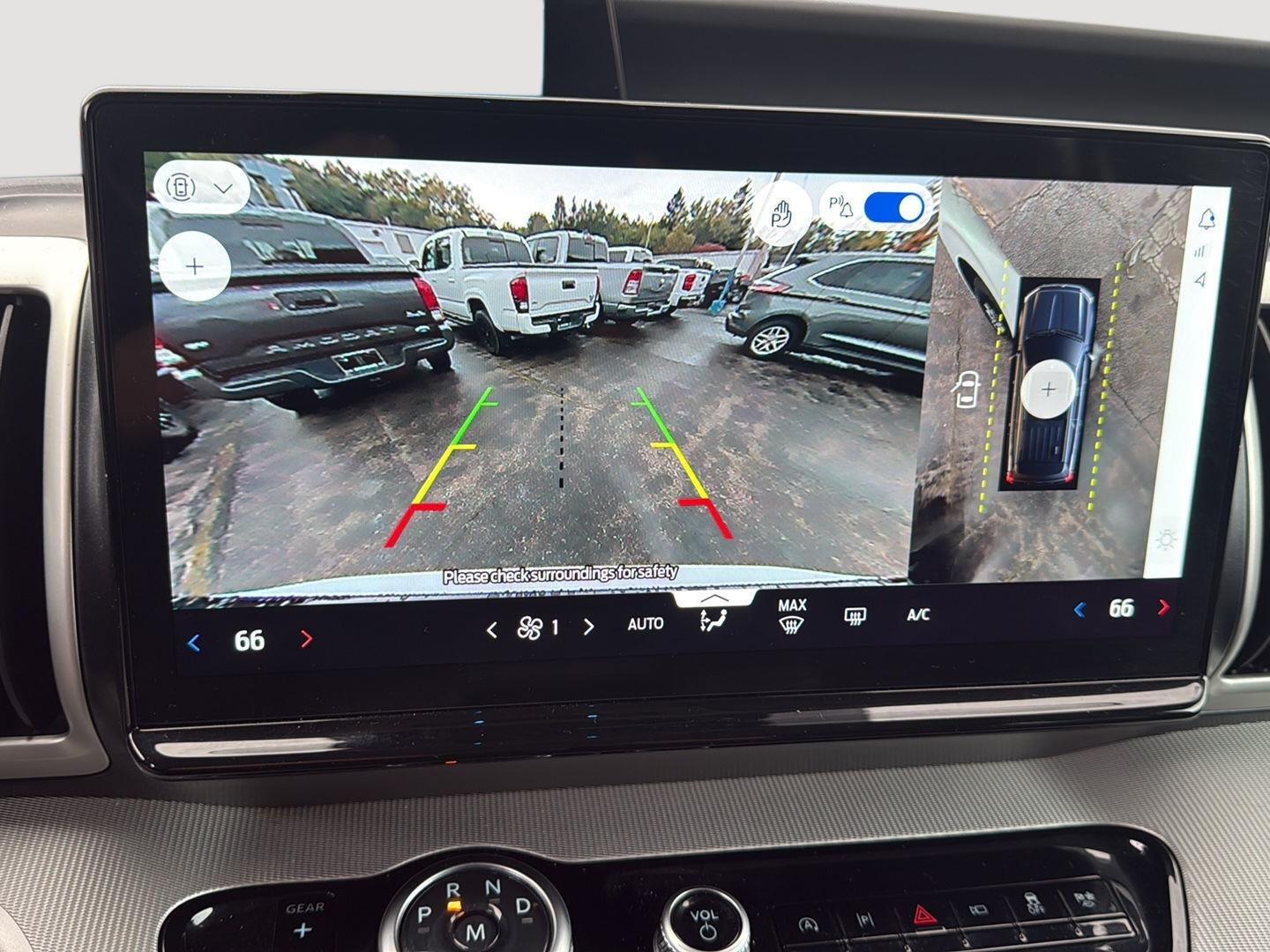 2025 Ford Expedition photo 16 of 26
