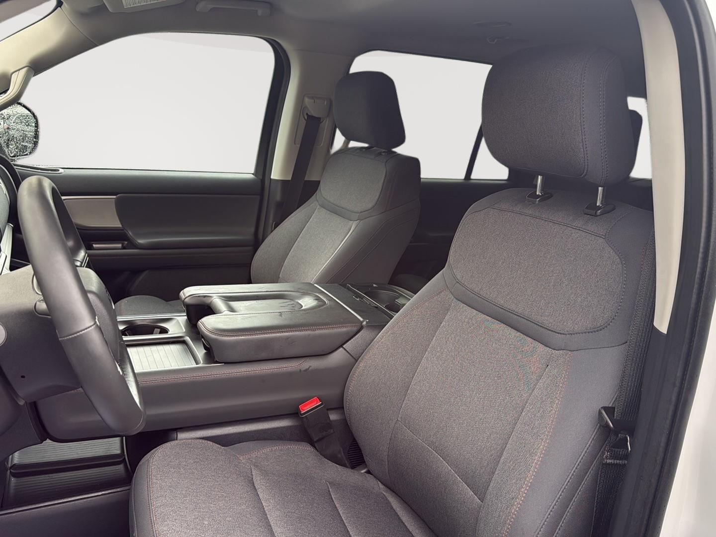 2025 Ford Expedition photo 17 of 26
