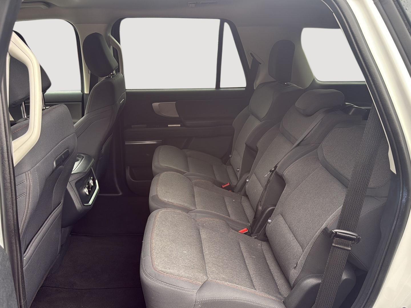 2025 Ford Expedition photo 18 of 26