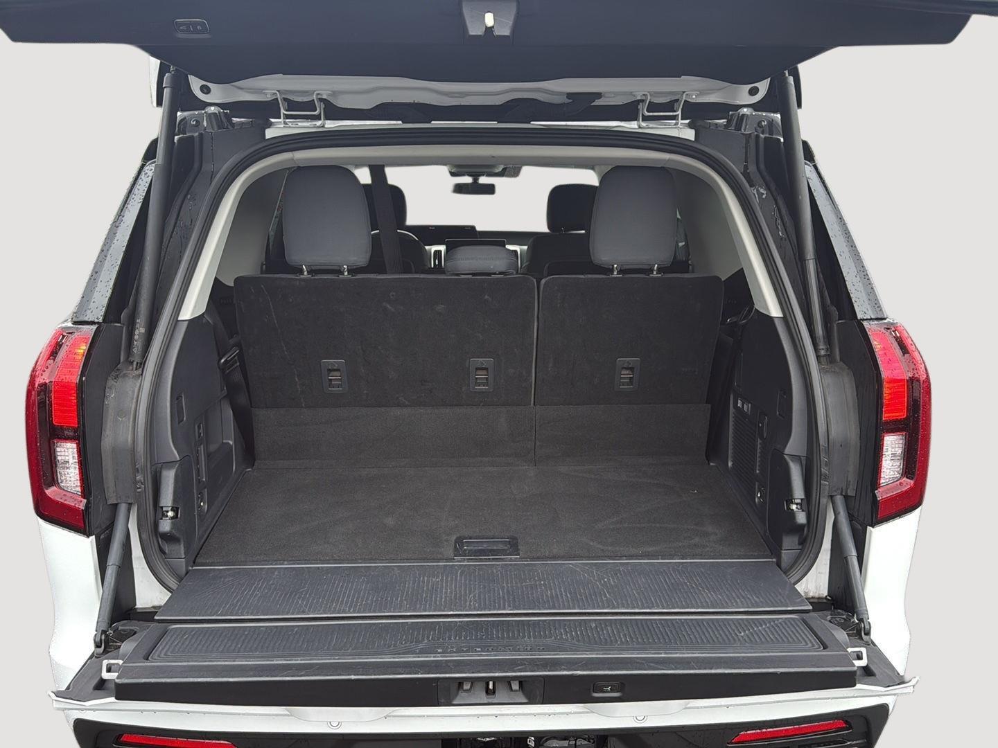 2025 Ford Expedition photo 21 of 26