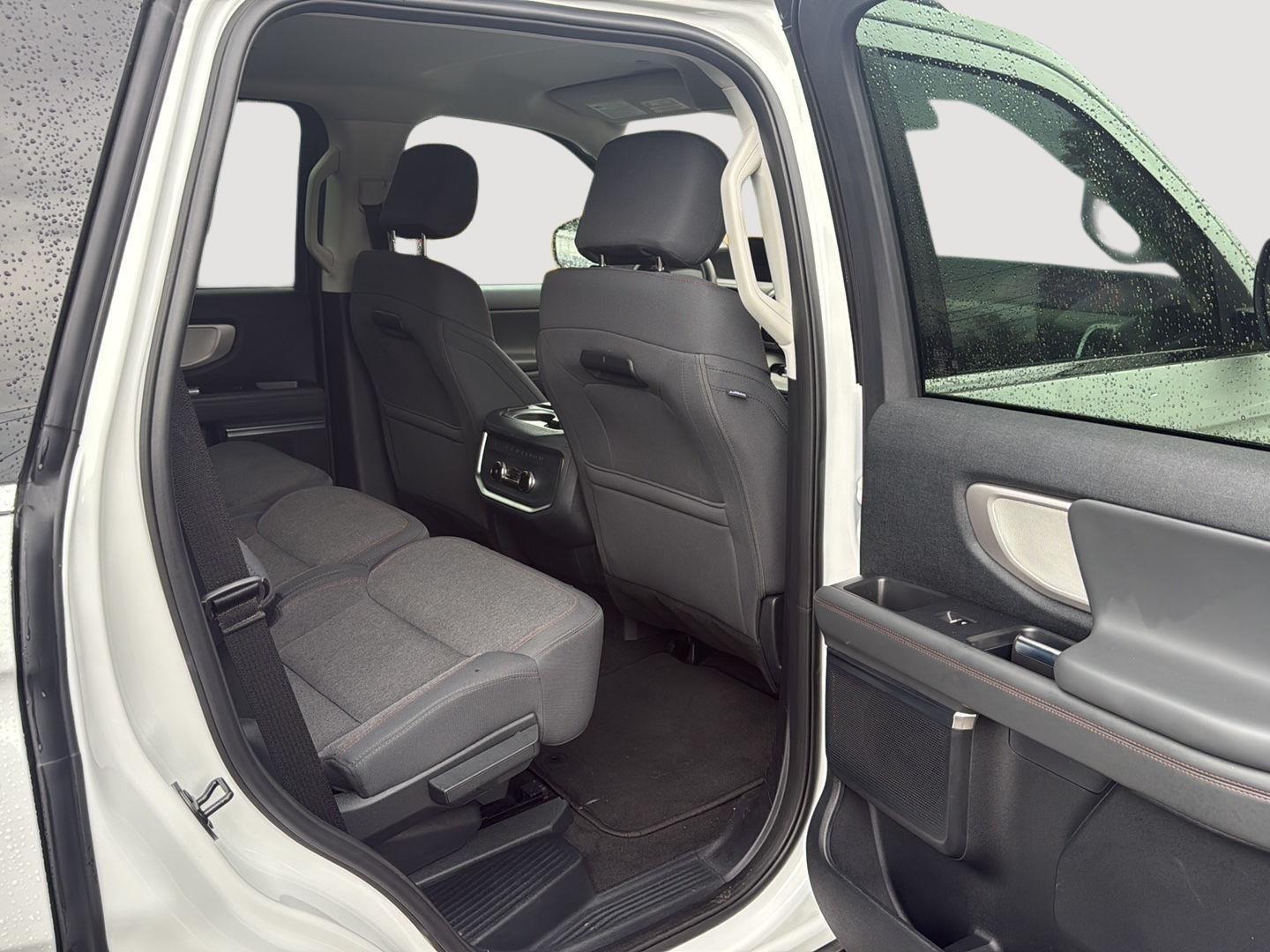 2025 Ford Expedition photo 22 of 26