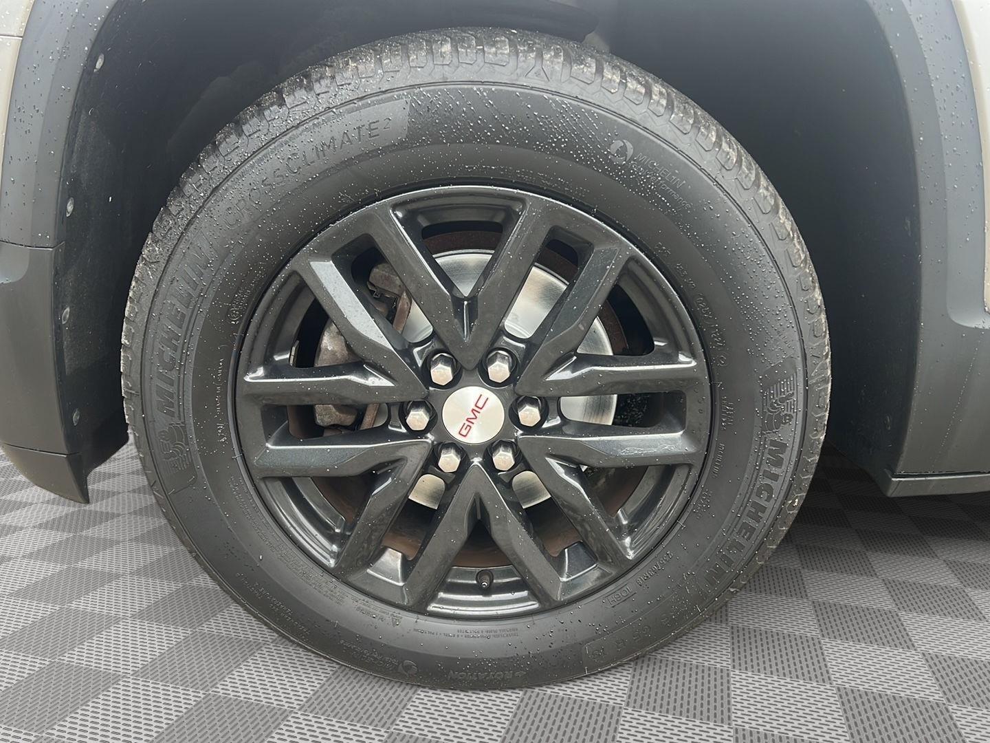 2019 GMC Acadia photo 10 of 27