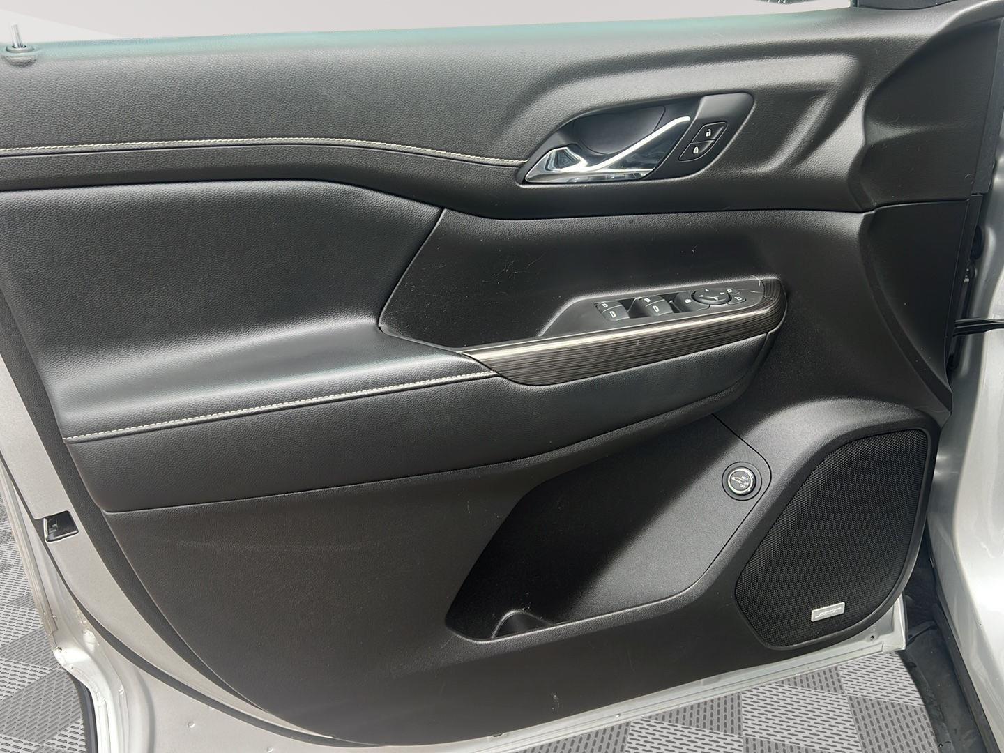 2019 GMC Acadia photo 11 of 27