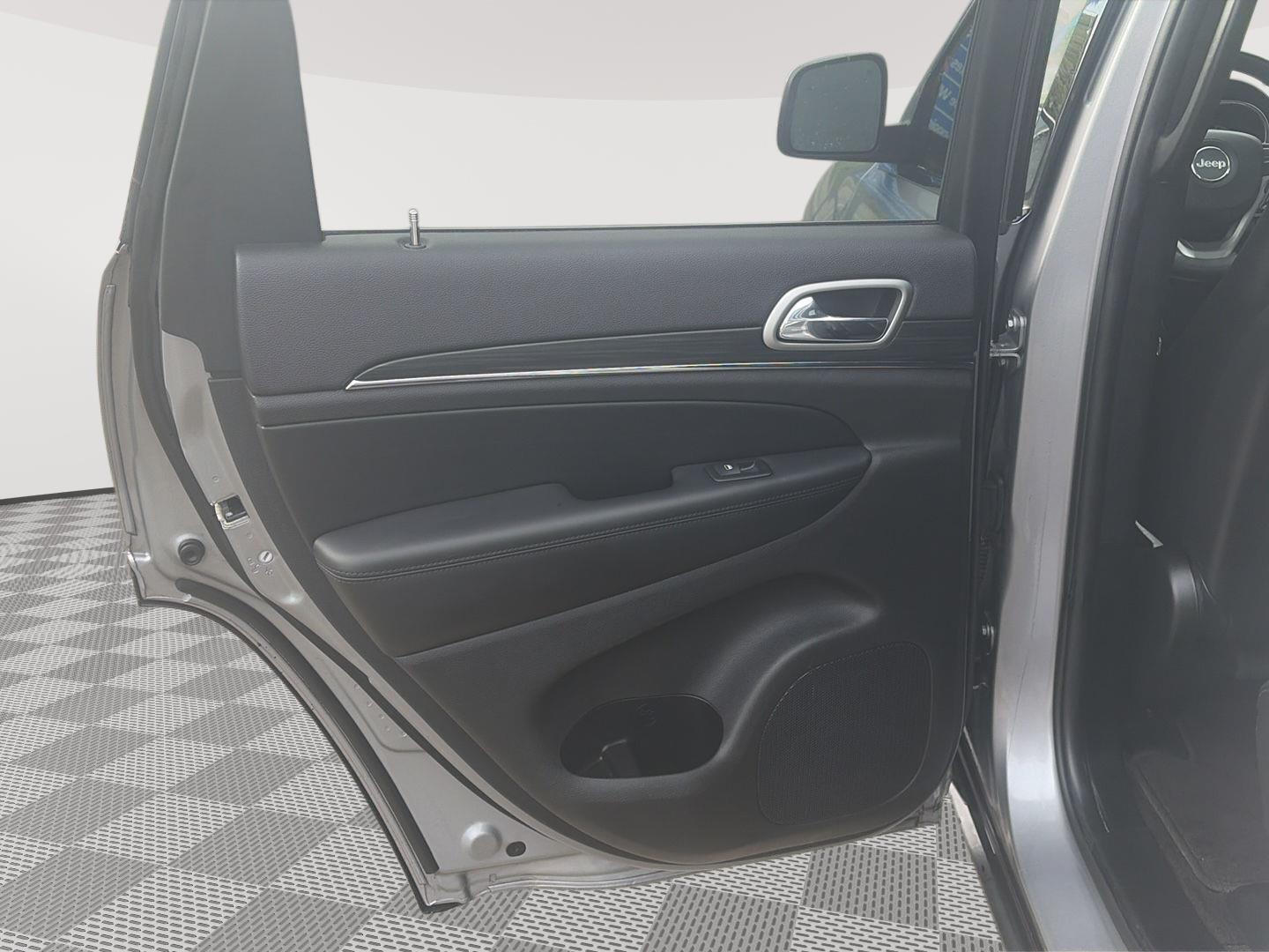 2019 Jeep Grand Cherokee photo 13 of 27