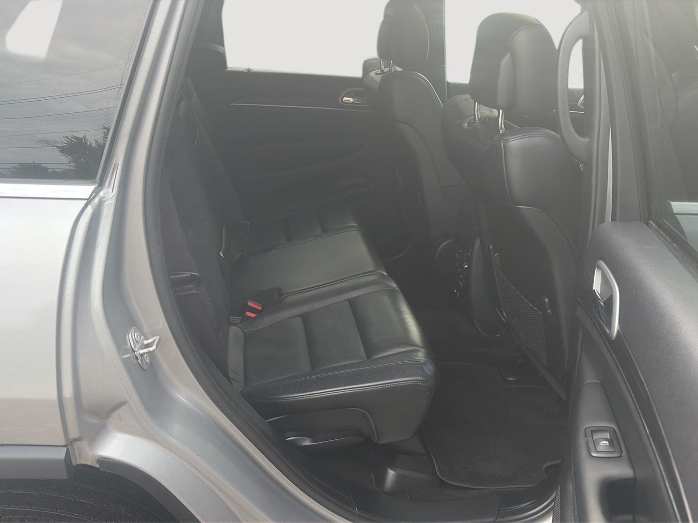 2019 Jeep Grand Cherokee photo 17 of 27