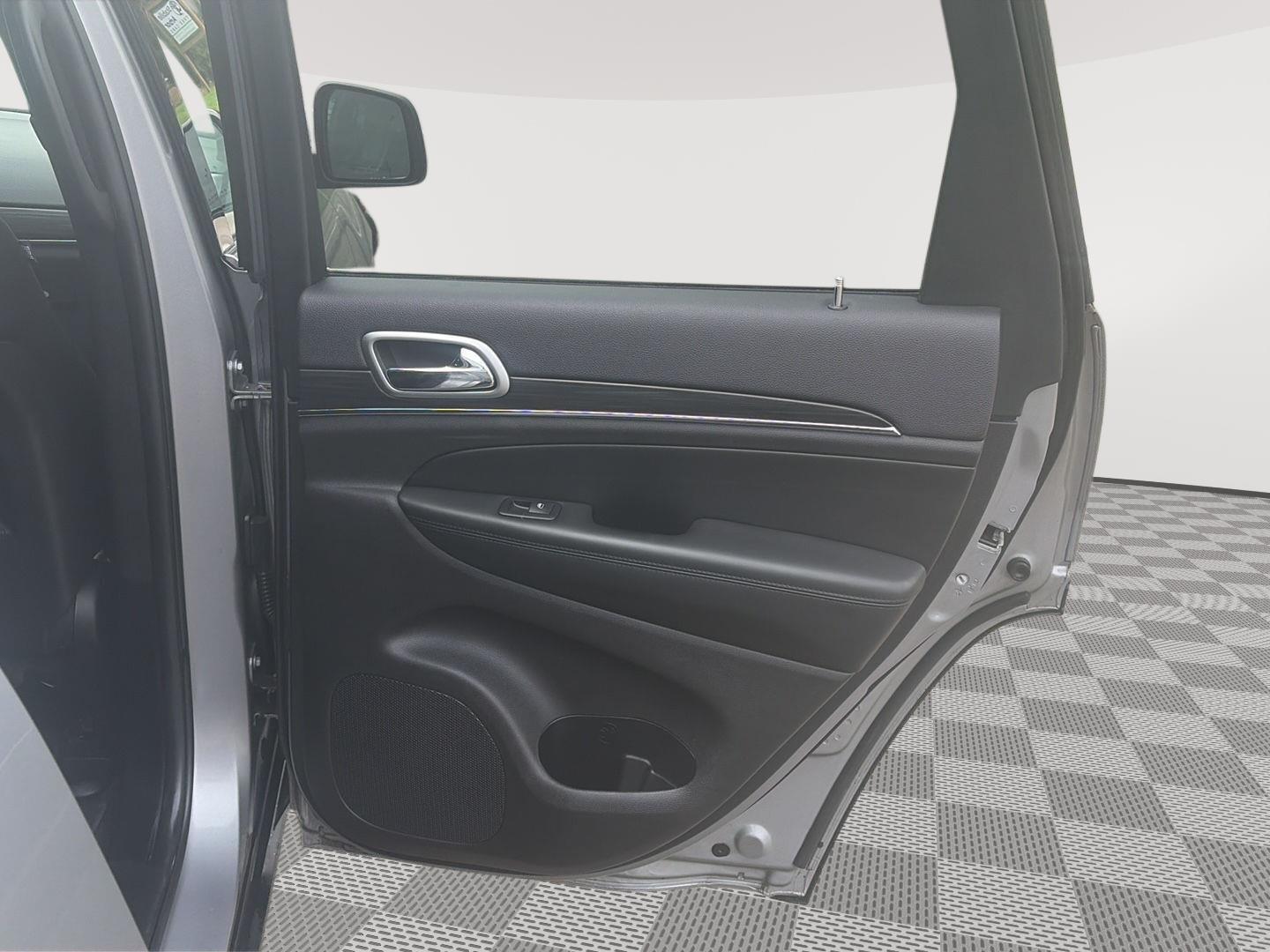 2019 Jeep Grand Cherokee photo 18 of 27