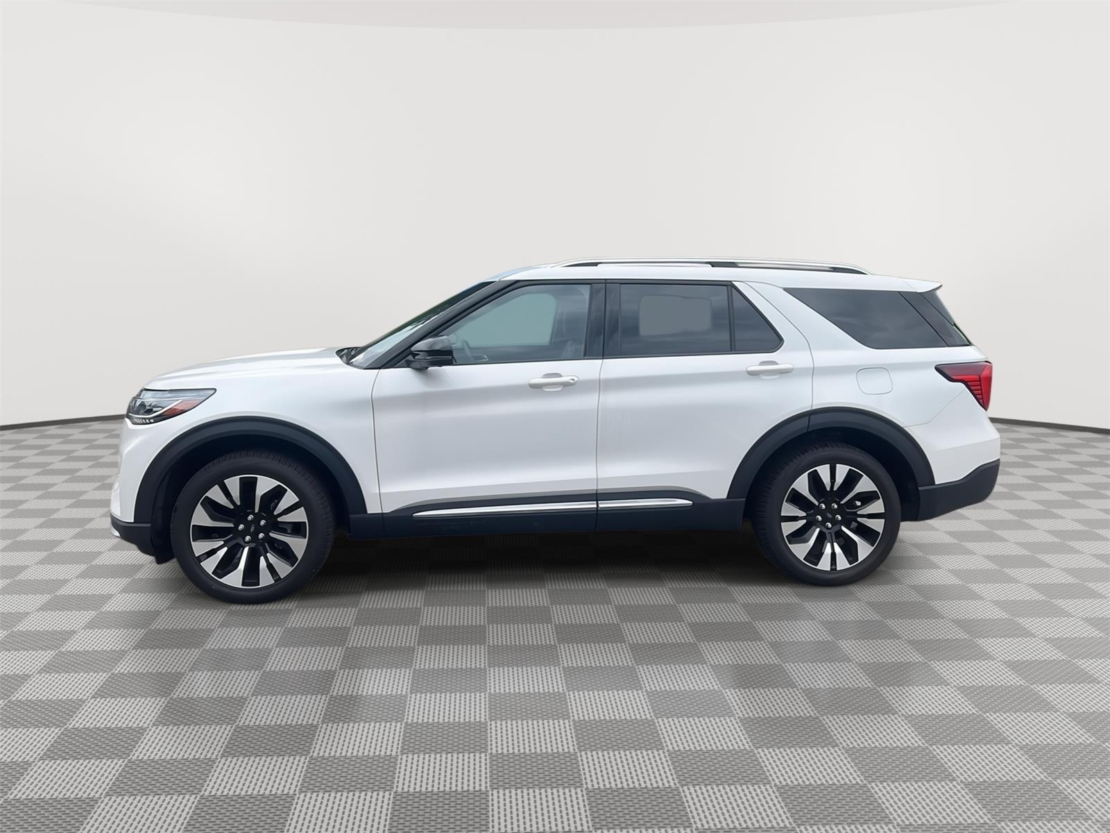 2026 Ford Explorer photo 2 of 31