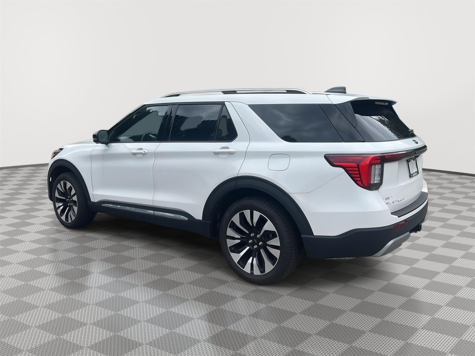 2026 Ford Explorer photo 3 of 31