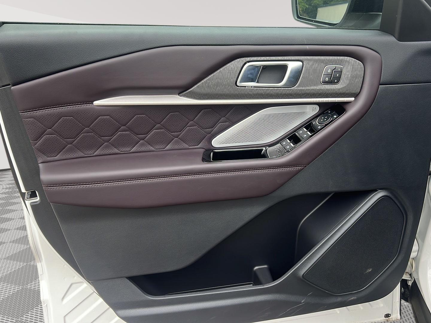 2026 Ford Explorer photo 9 of 31
