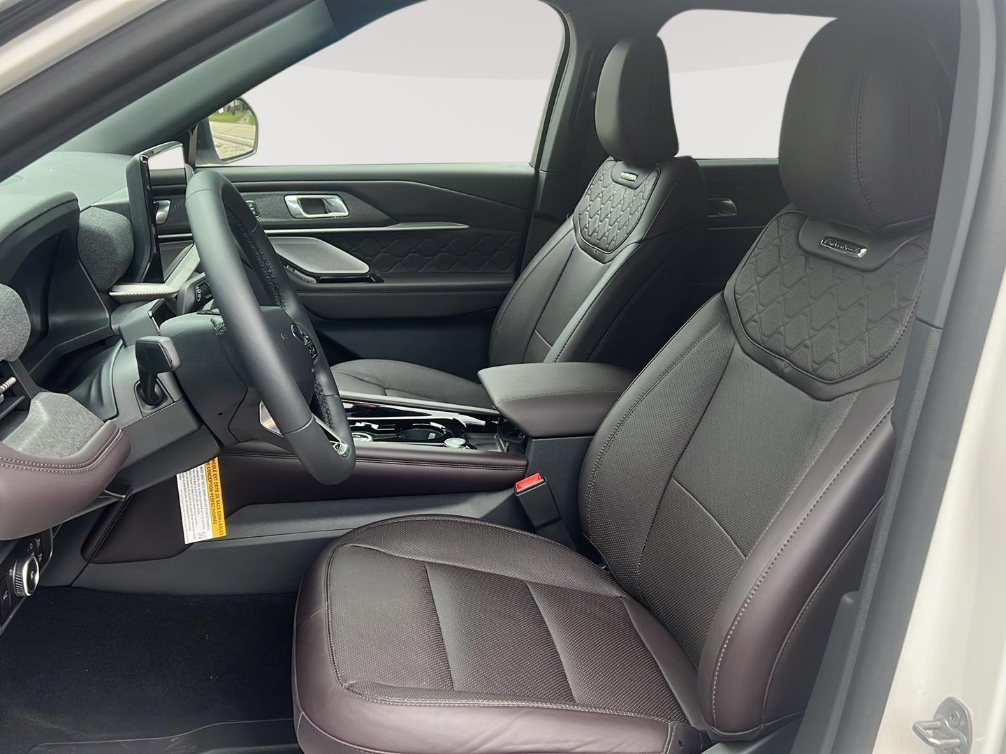 2026 Ford Explorer photo 10 of 31
