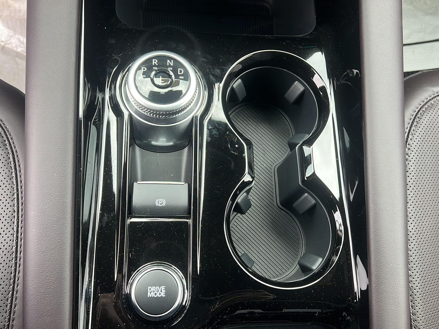 2026 Ford Explorer photo 14 of 31