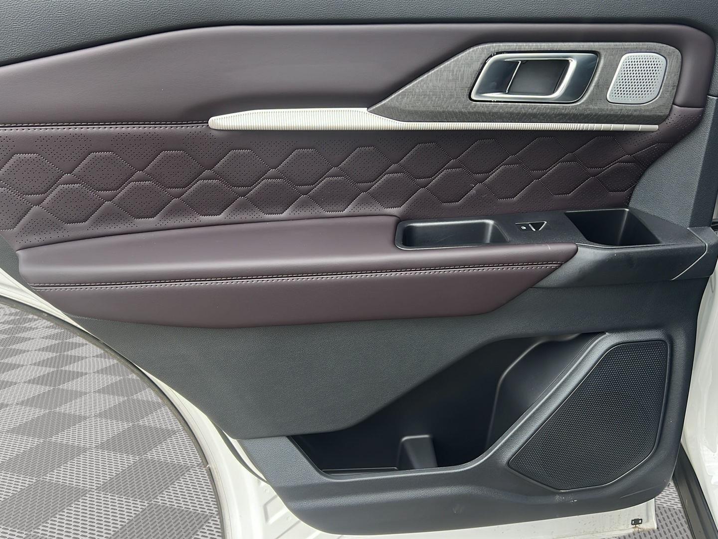 2026 Ford Explorer photo 17 of 31