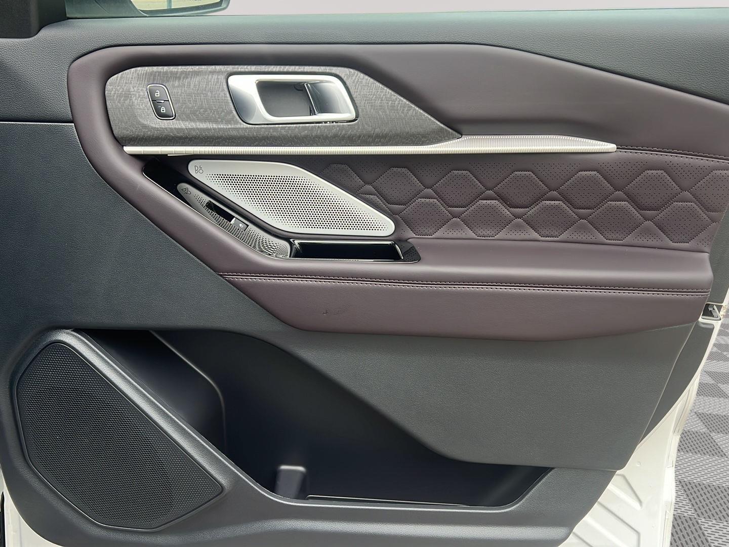 2026 Ford Explorer photo 24 of 31