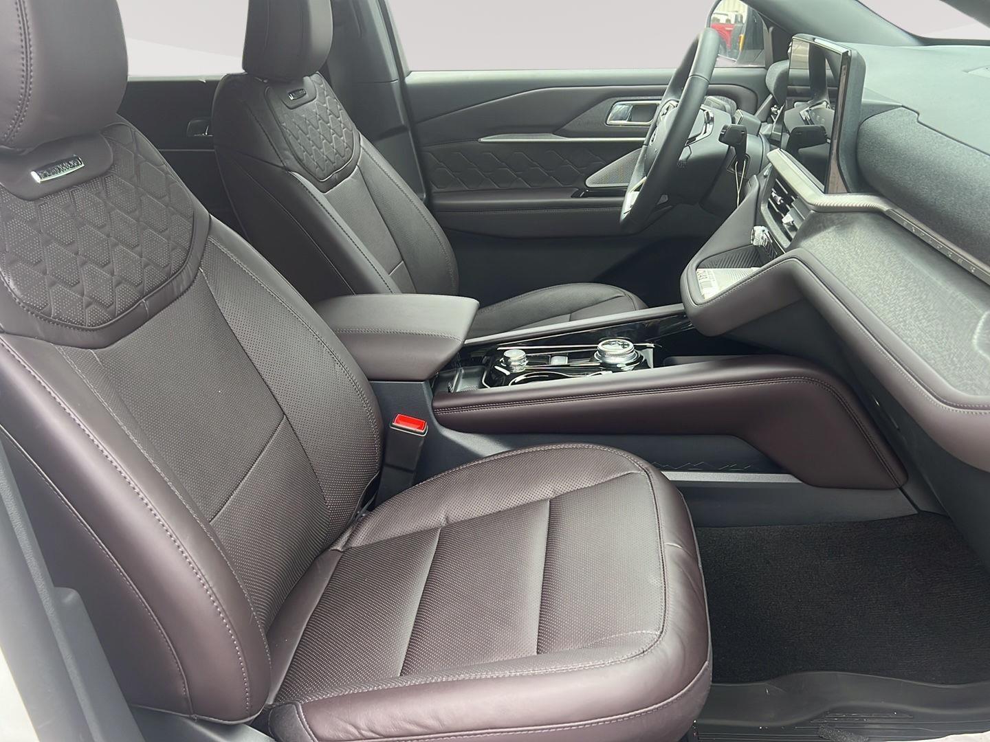 2026 Ford Explorer photo 25 of 31
