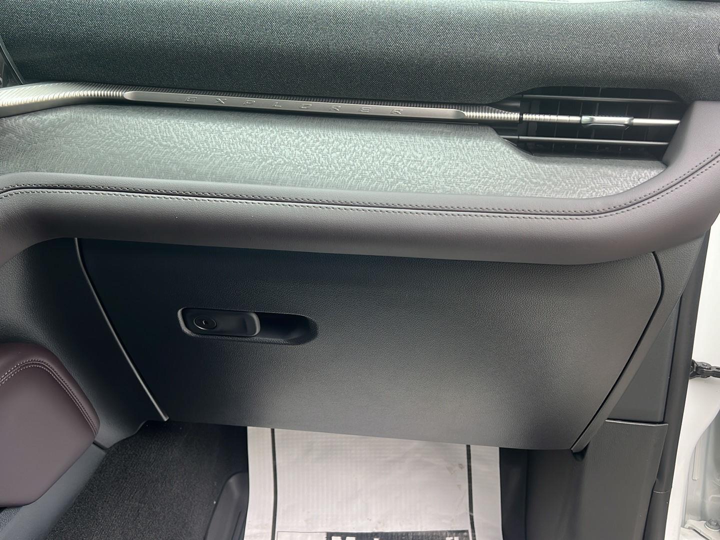 2026 Ford Explorer photo 26 of 31