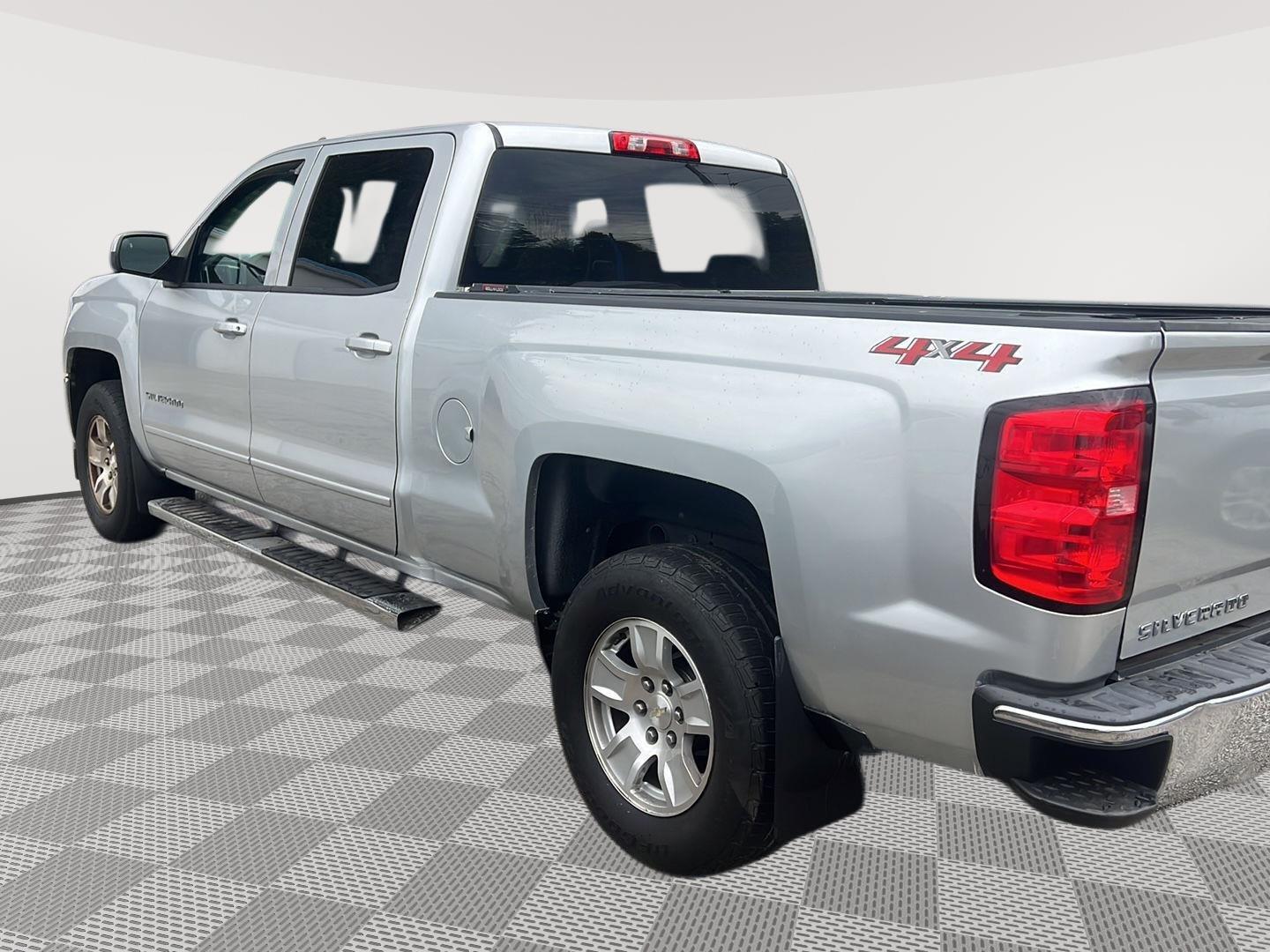 2018 Chevrolet Silverado 1500 photo 2 of 27