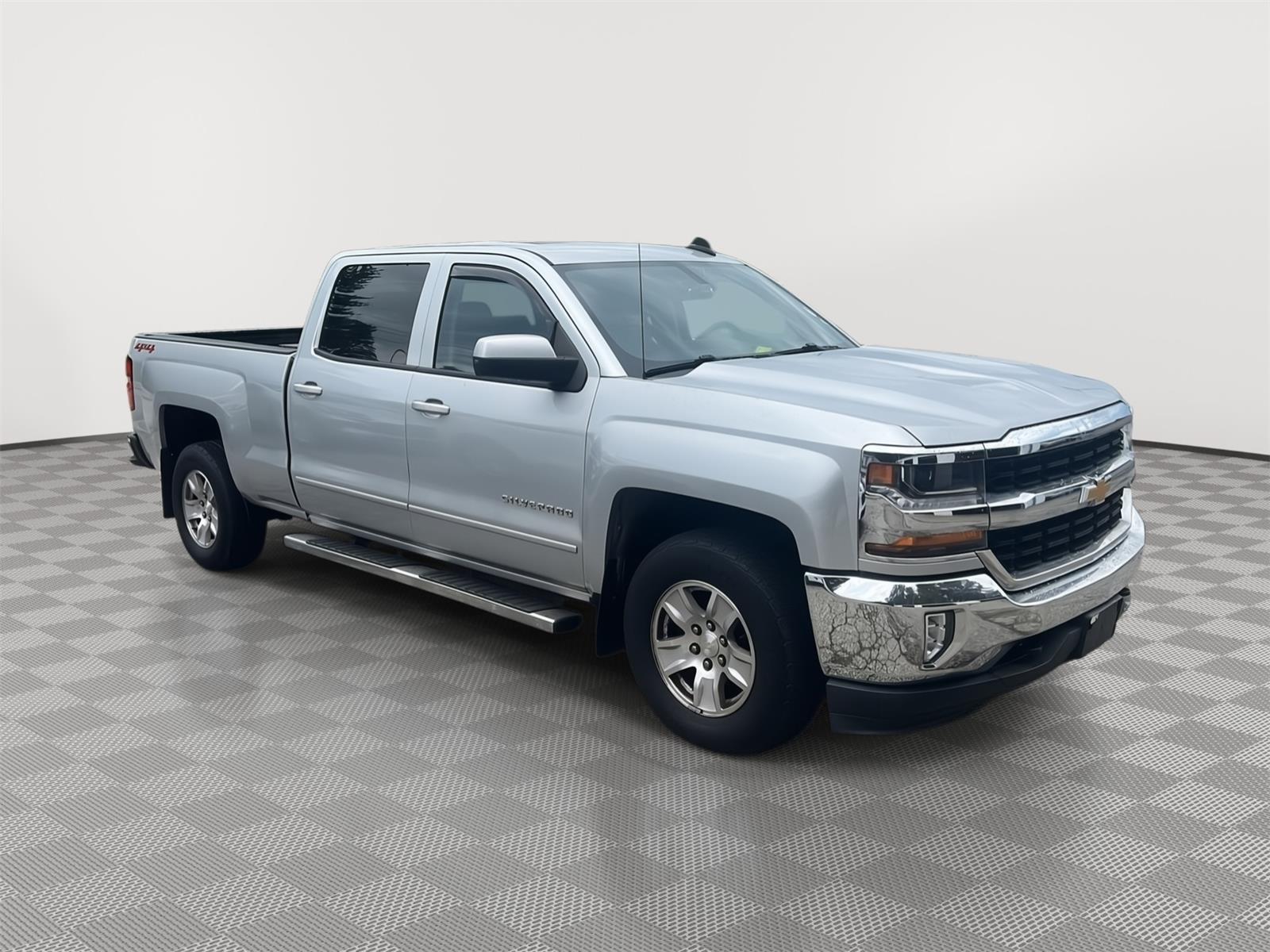 2018 Chevrolet Silverado 1500 photo 6 of 27
