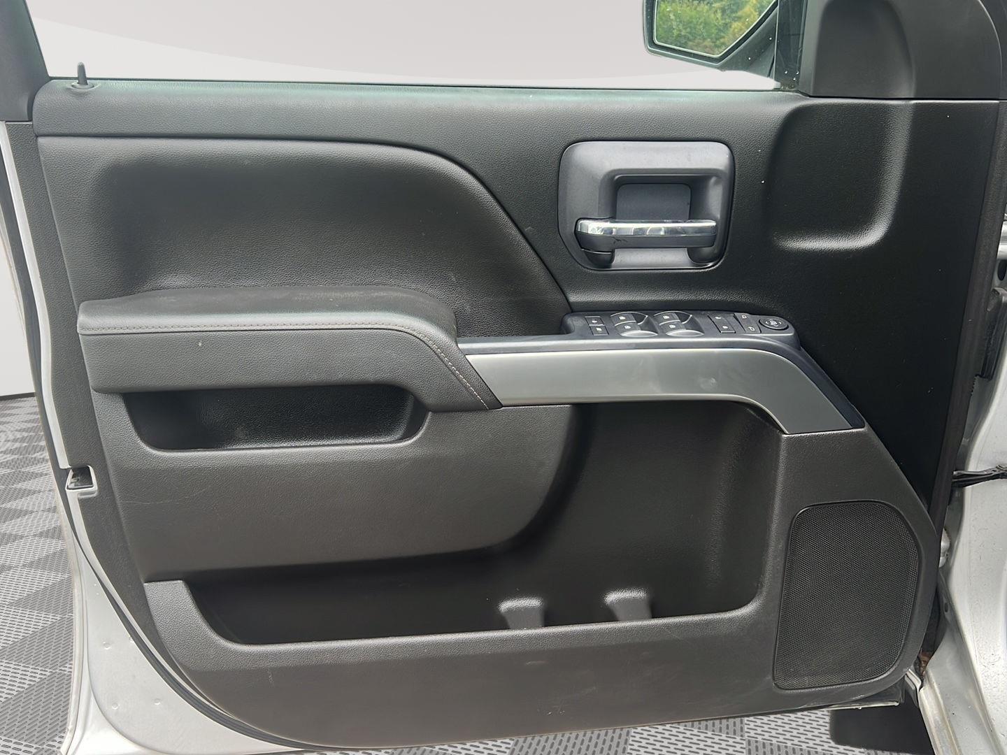2018 Chevrolet Silverado 1500 photo 12 of 27