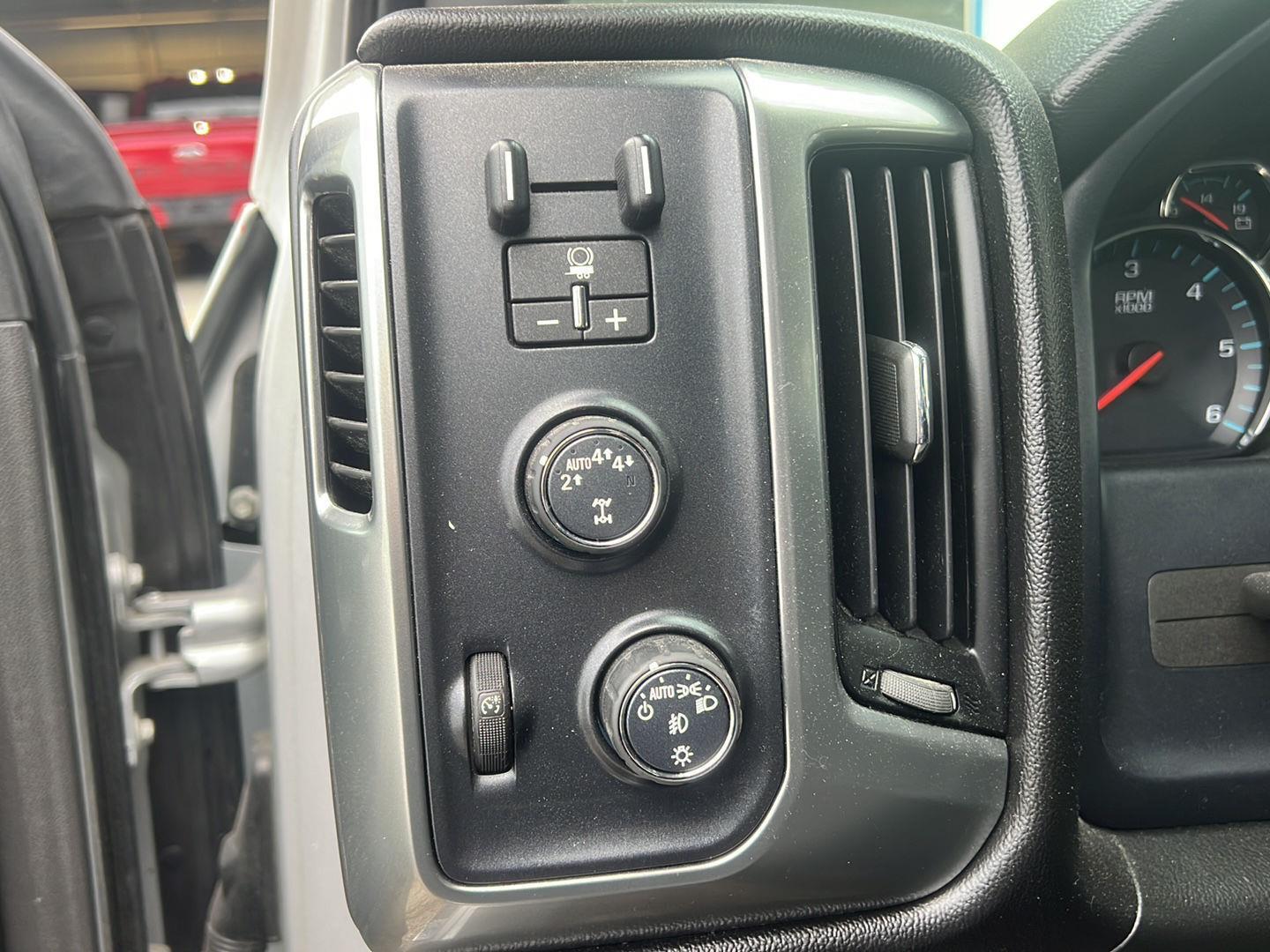 2018 Chevrolet Silverado 1500 photo 14 of 27