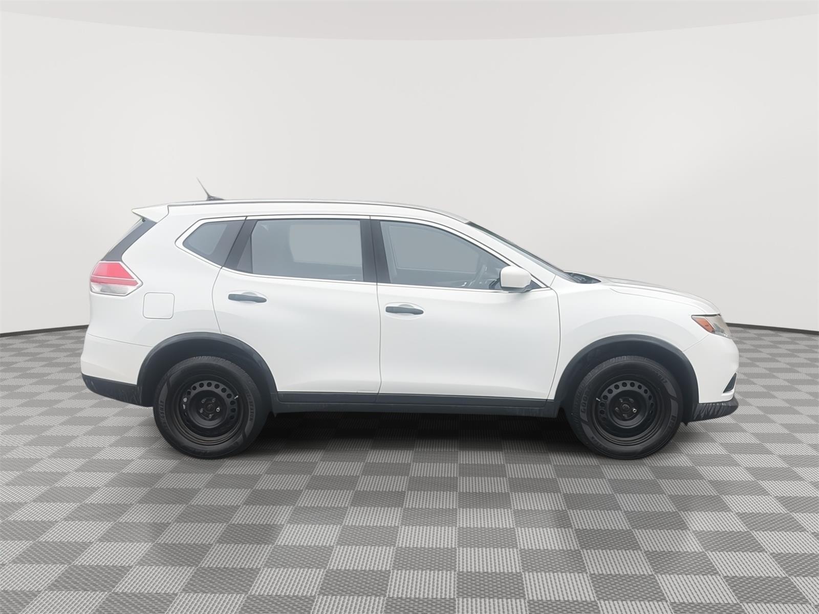 2016 Nissan Rogue photo 4 of 29