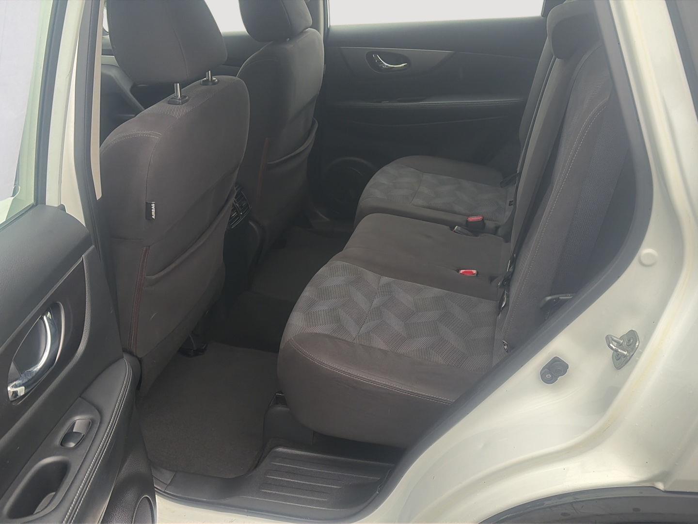 2016 Nissan Rogue photo 11 of 29